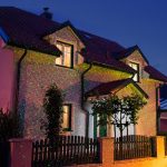 Casa iluminata cu Star Shower Motion